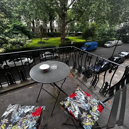 Hyde Park Studio Has Private Balcony With Tranquil Garden View London Exterior foto