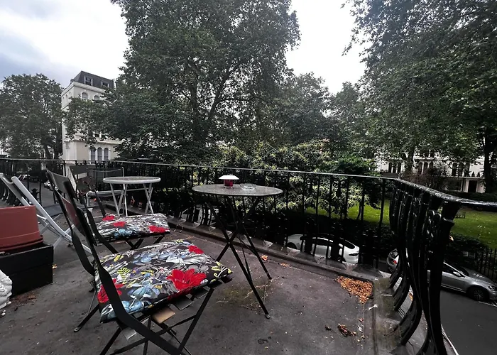 Hyde Park Studio Has Private Balcony With Tranquil Garden View