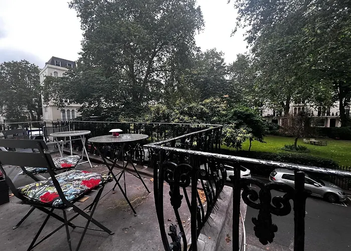 Hyde Park Studio Has Private Balcony With Tranquil Garden View