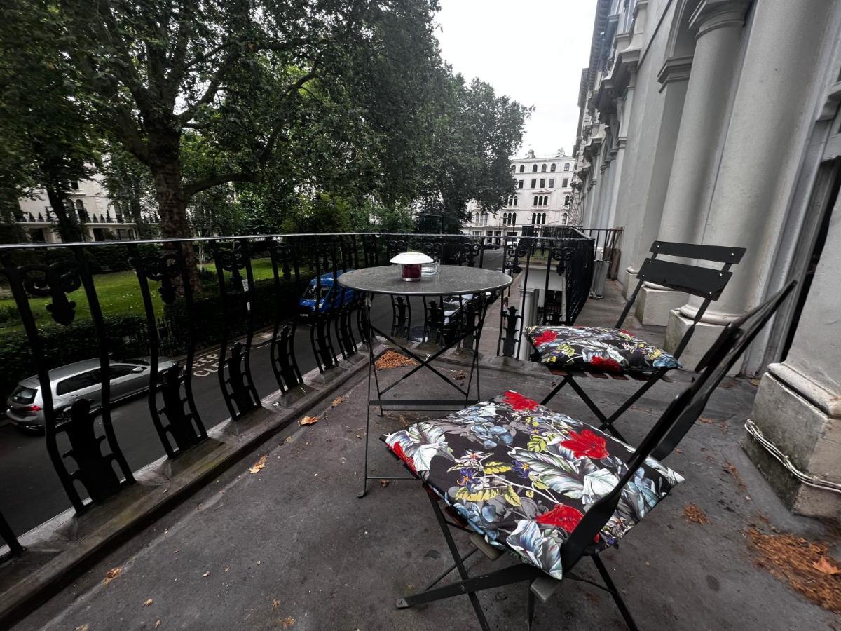 Hyde Park Has Private Balcony With Tranquil Garden View Appartement Londres